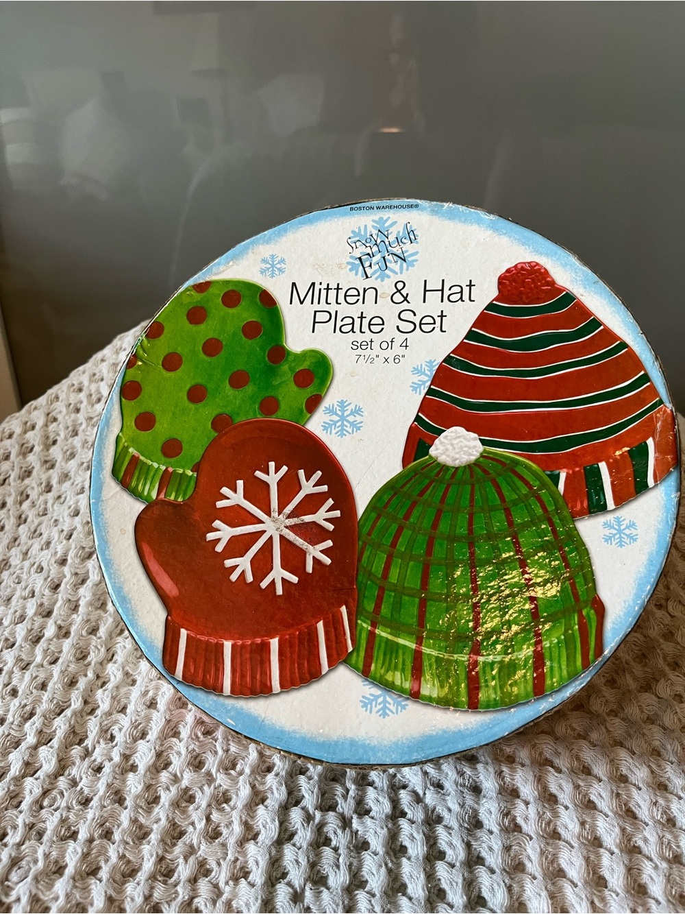 Mitten & Hat Plate Set - Festive Red & Green Holiday  plates 436